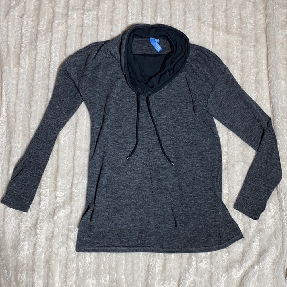 Gray Vera wang sweater size small sweatshirt comfy flowy top with thumb holes